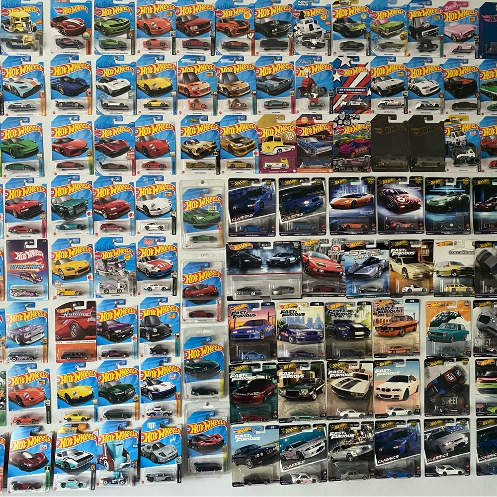 Vibrant Die-Cast Car Collection - Picture 3 of 4